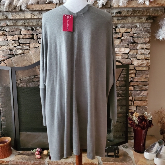 🆕🎁Brooklynn's Cardigan in Smoke Green - Picture 3 of 4